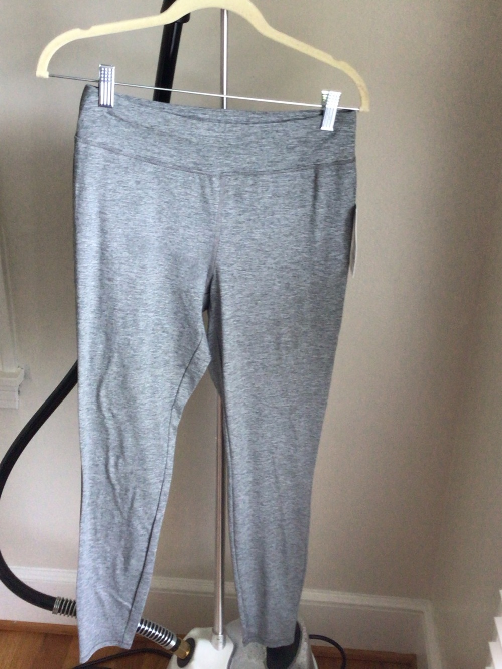 NWT Wonderly Heather Gray Athletic Leggings